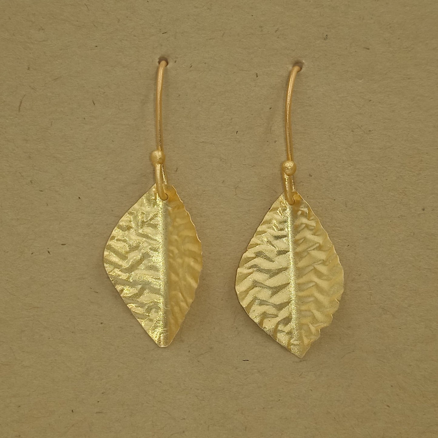 PENDIENTES LEAF BAÑADO EN ORO-1