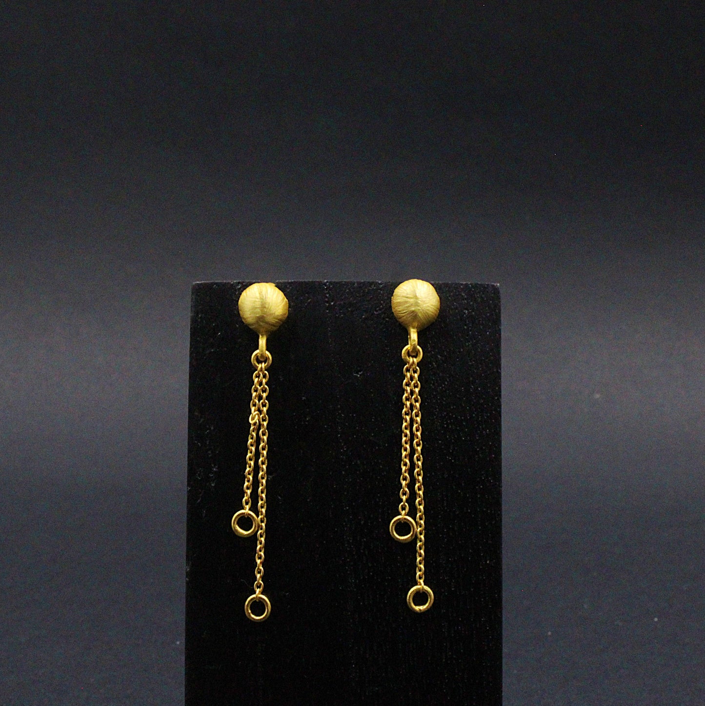 Pendiente BOTÓN CON CADENA bañado en oro