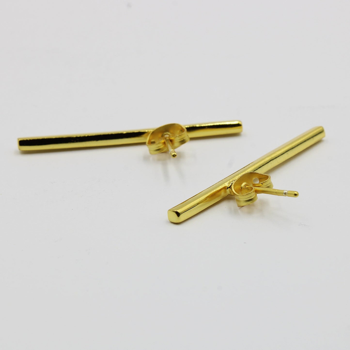 Pendientes minimalistas bañados en oro-3