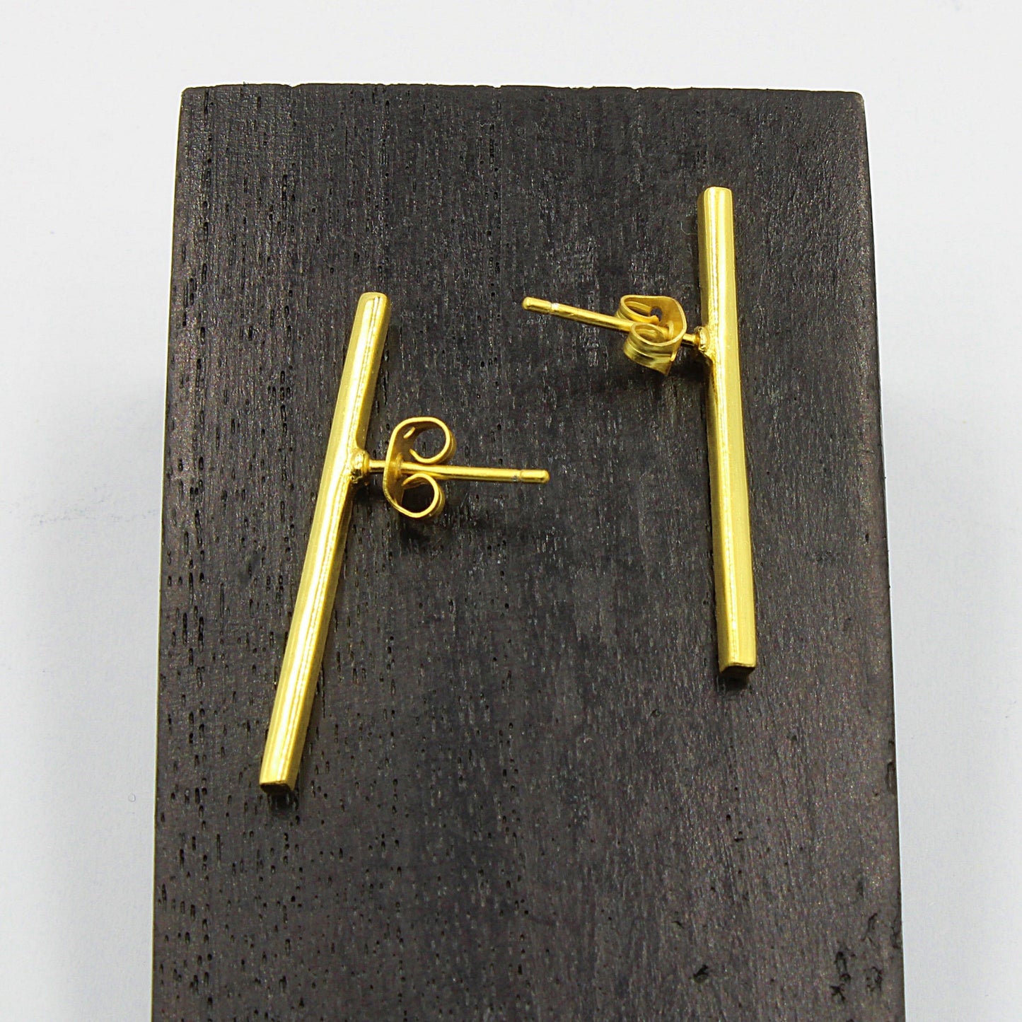 Pendientes minimalistas bañados en oro-0