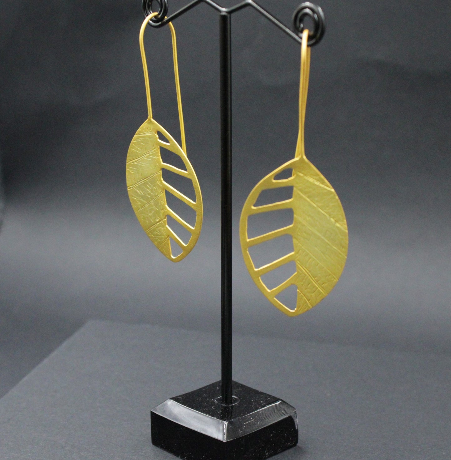 Pendientes FEUILLE bañados en oro-2