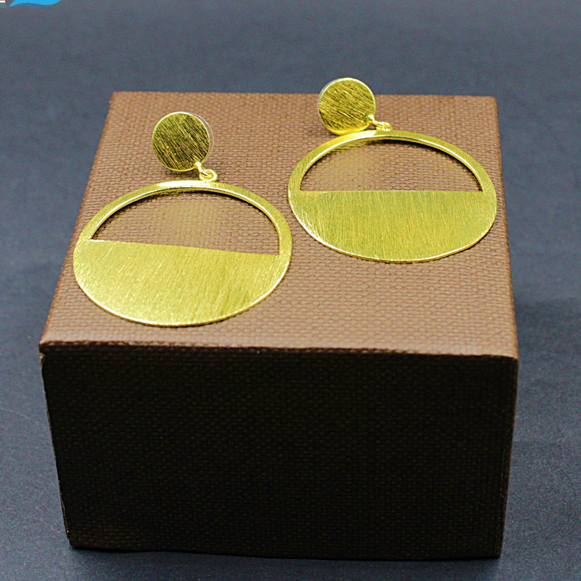 Pendientes ORIZZONTE bañados en oro-4