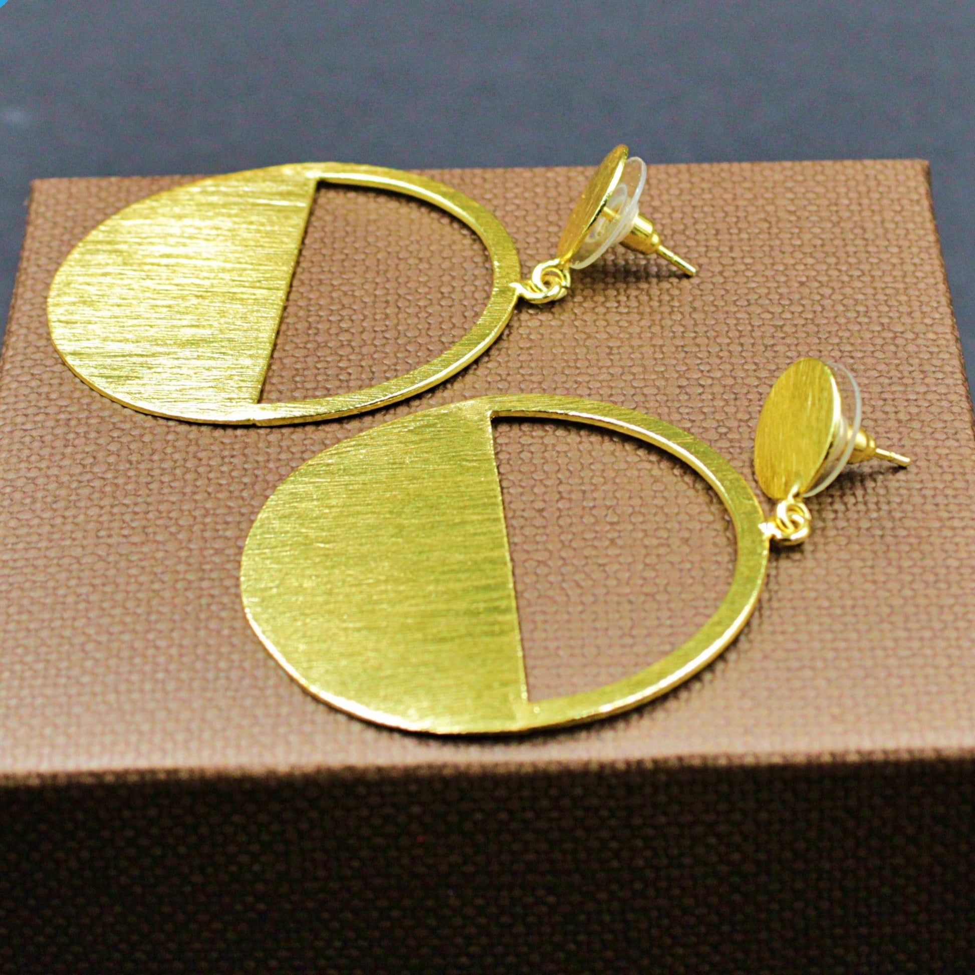 Pendientes ORIZZONTE bañados en oro-3