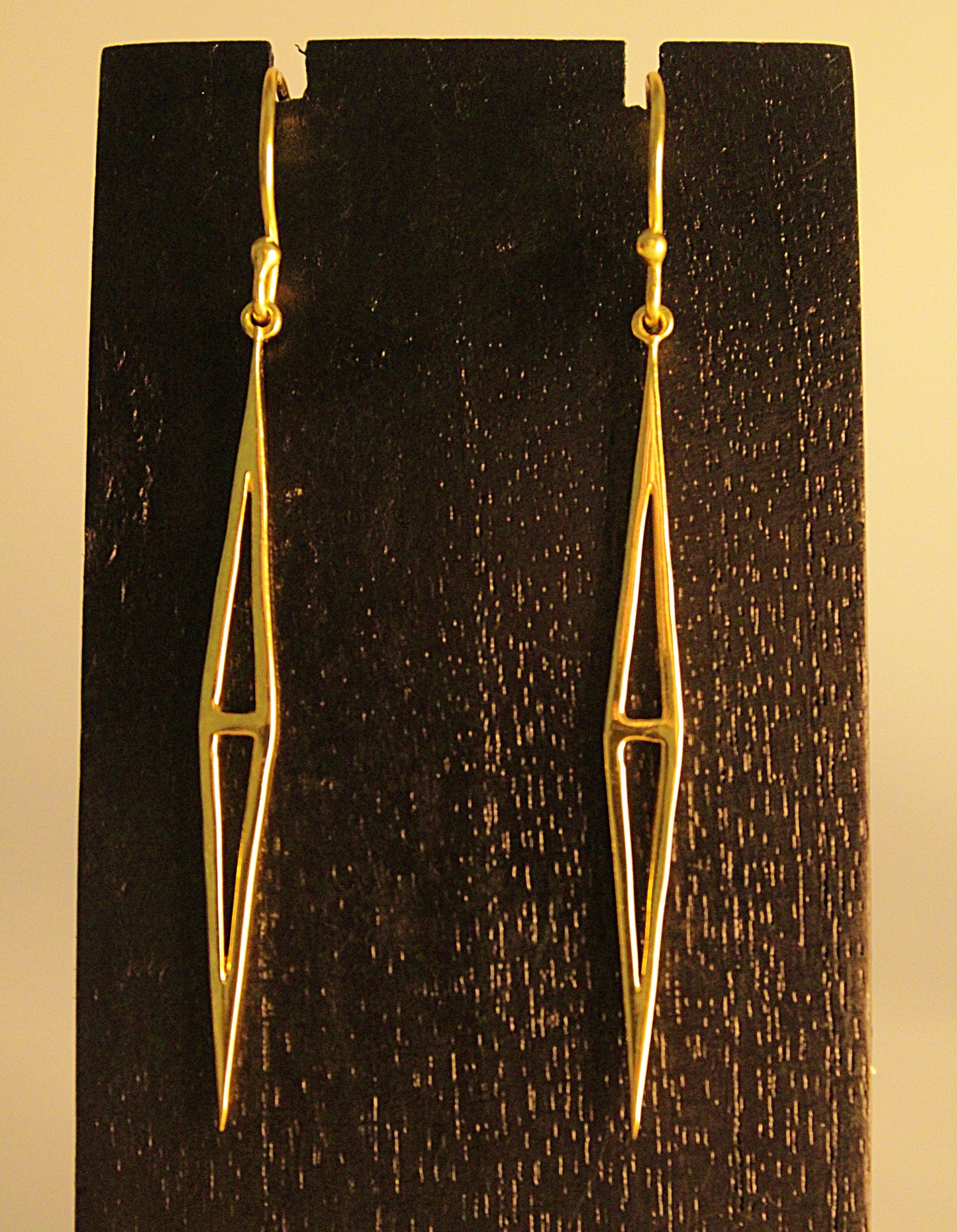 Pendientes NEEDLE bañados en oro-3