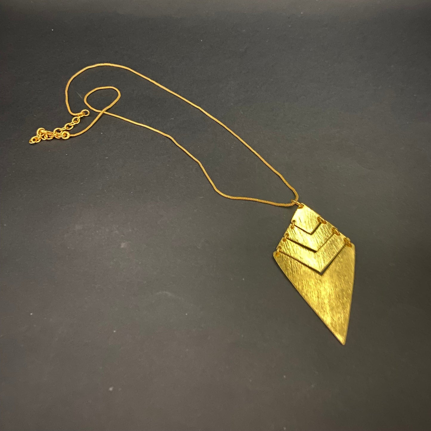 Collar LASCA bañado en oro - Diseño con carácter-2