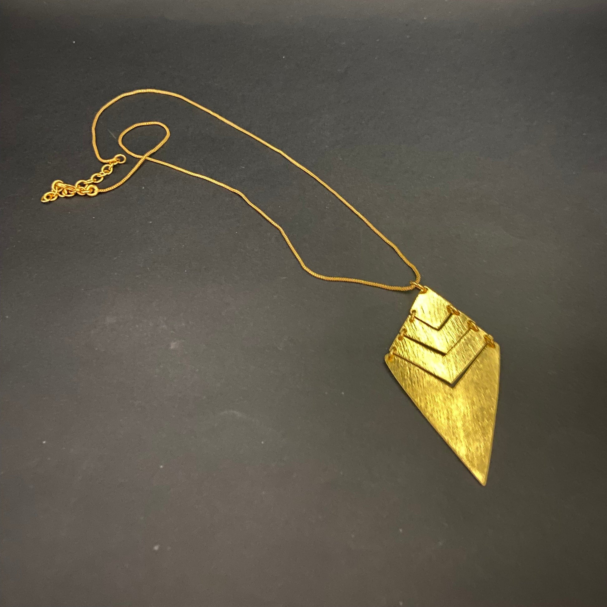 Collar LASCA bañado en oro - Diseño con carácter-2