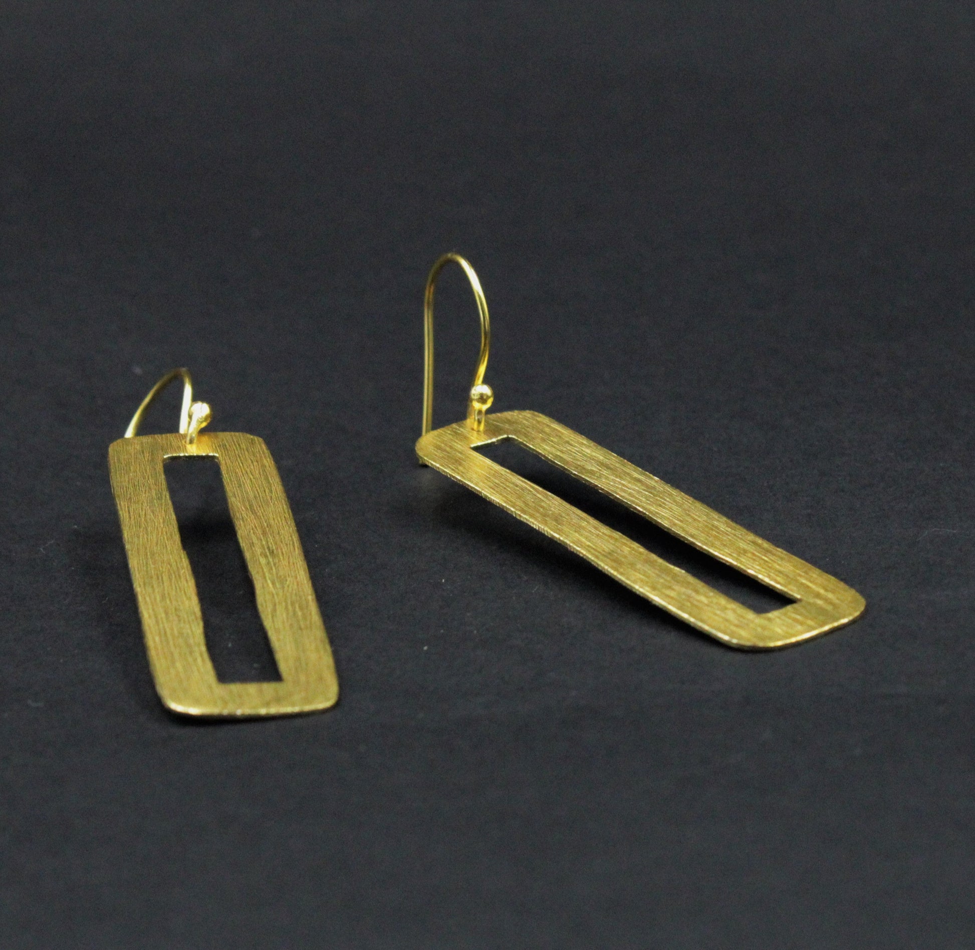 Pendientes SAETERA bañados en oro-2