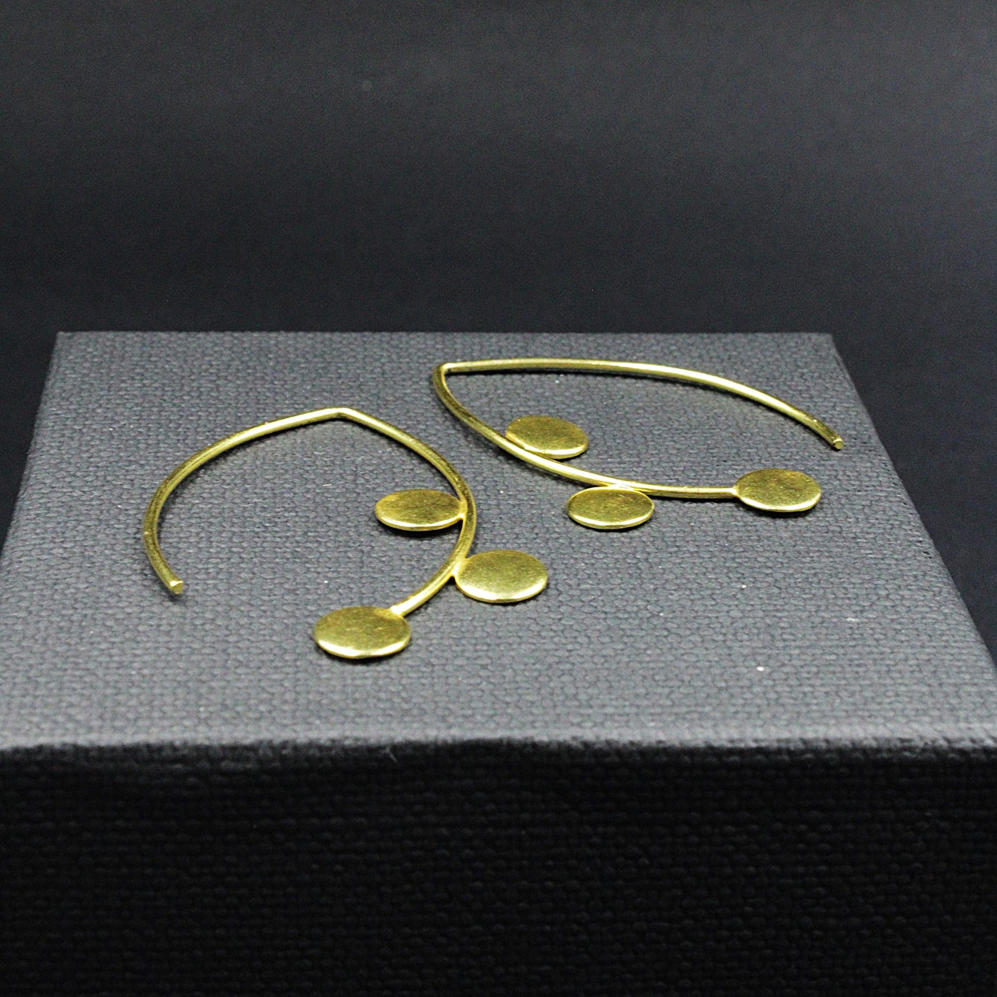 Pendientes SAKURA bañado en oro - Diseño con carácter