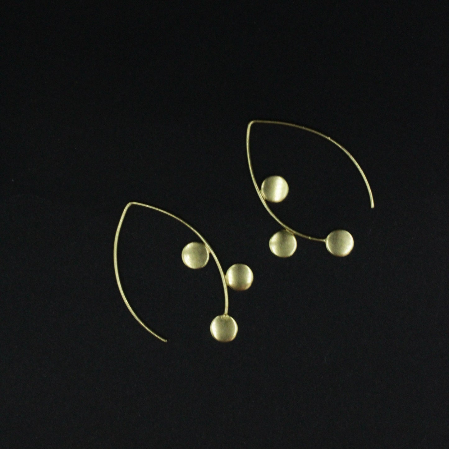 Pendientes SAKURA bañado en oro - Diseño con carácter