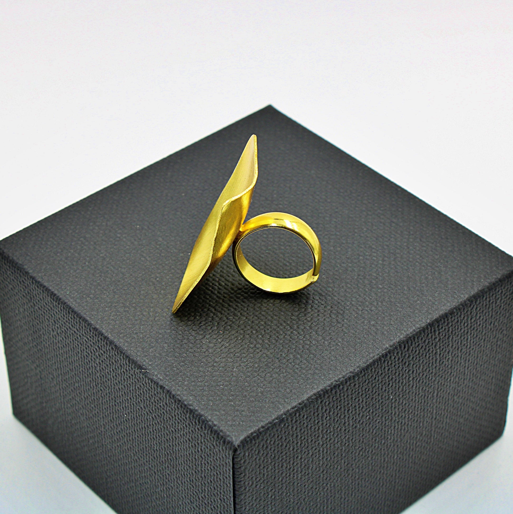 Anillo MONDRIAN bañado en oro - Diseño con carácter-2