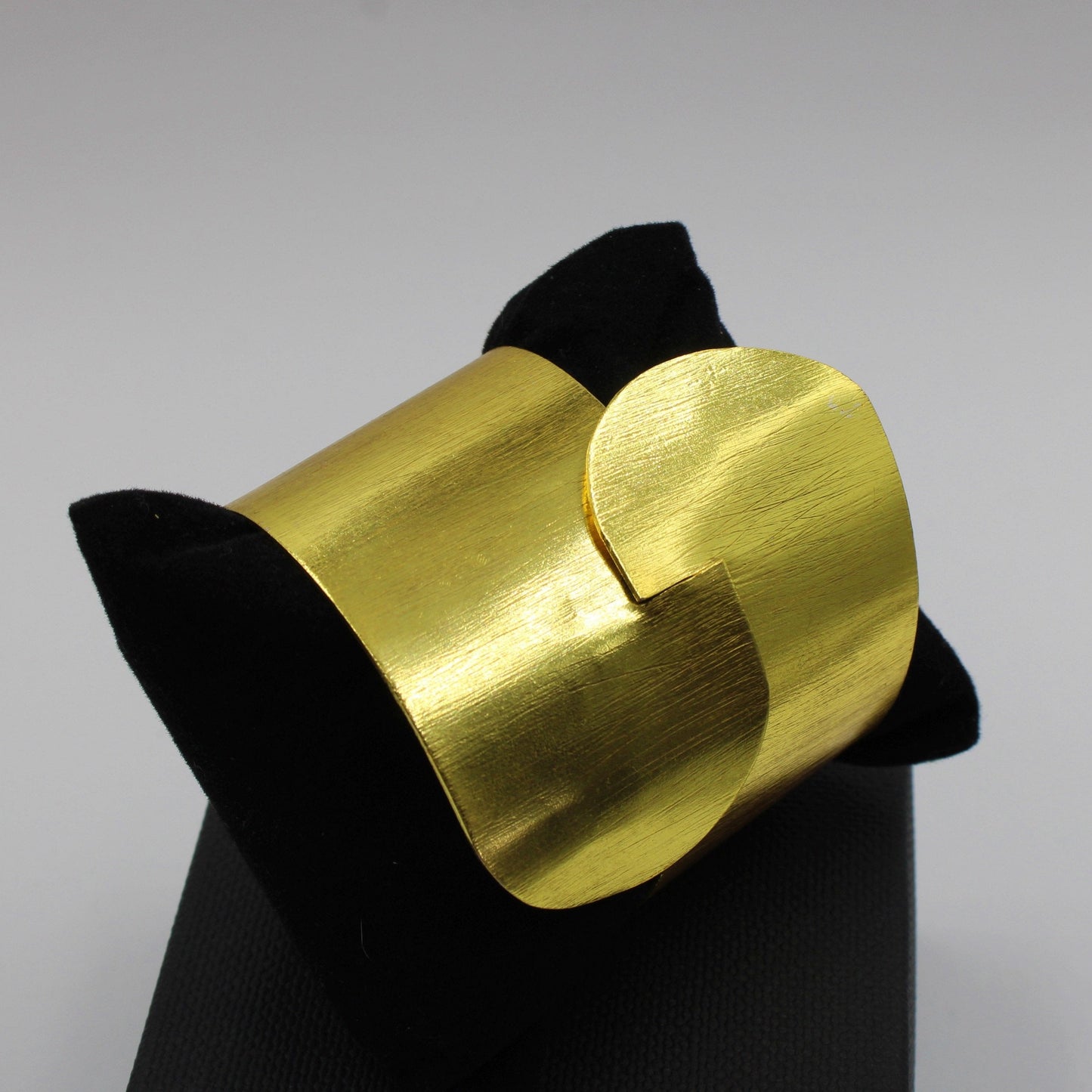 Brazalete ATENEA bañado en oro - Diseño con carácter-2