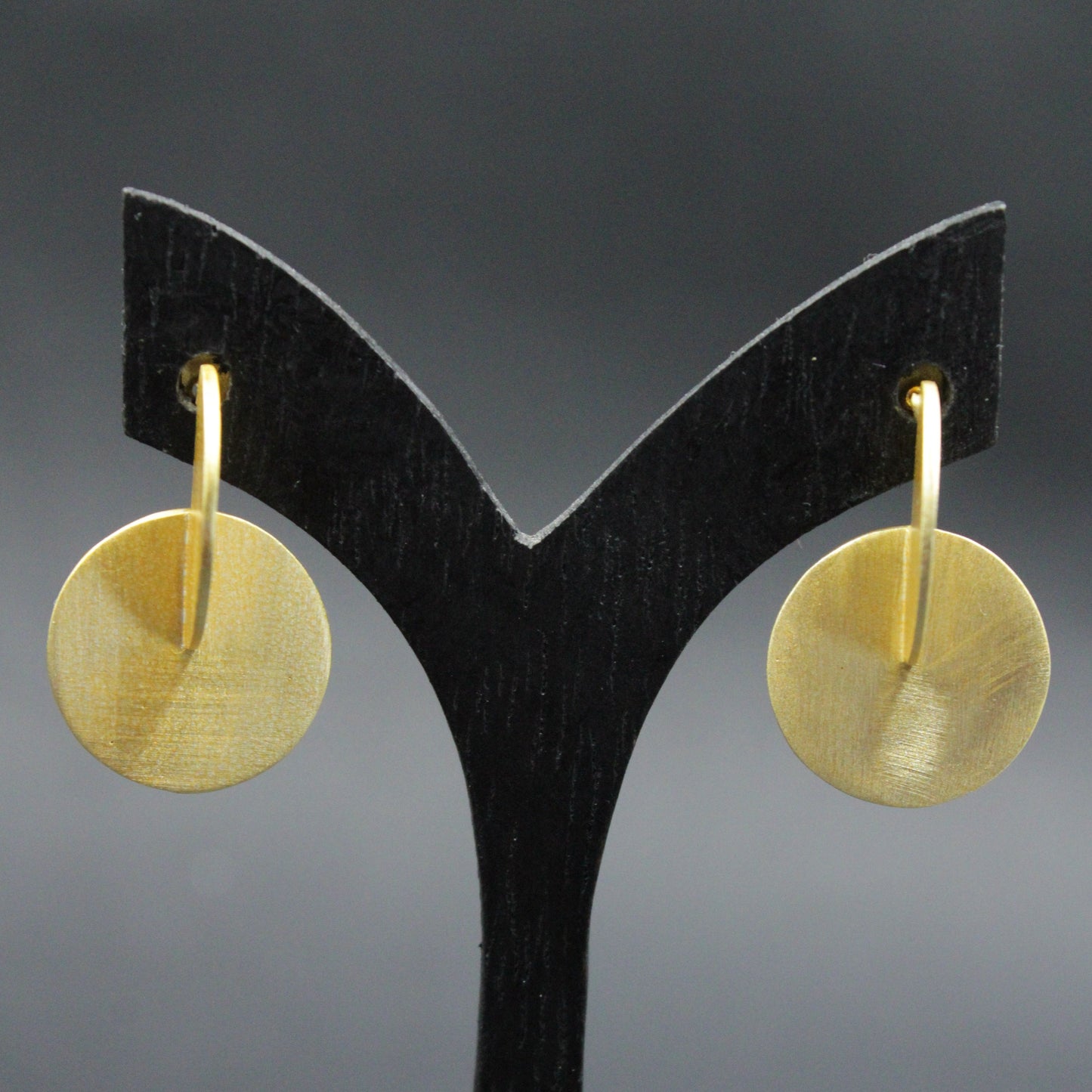 Pendientes GROPIUS bañados en oro-3