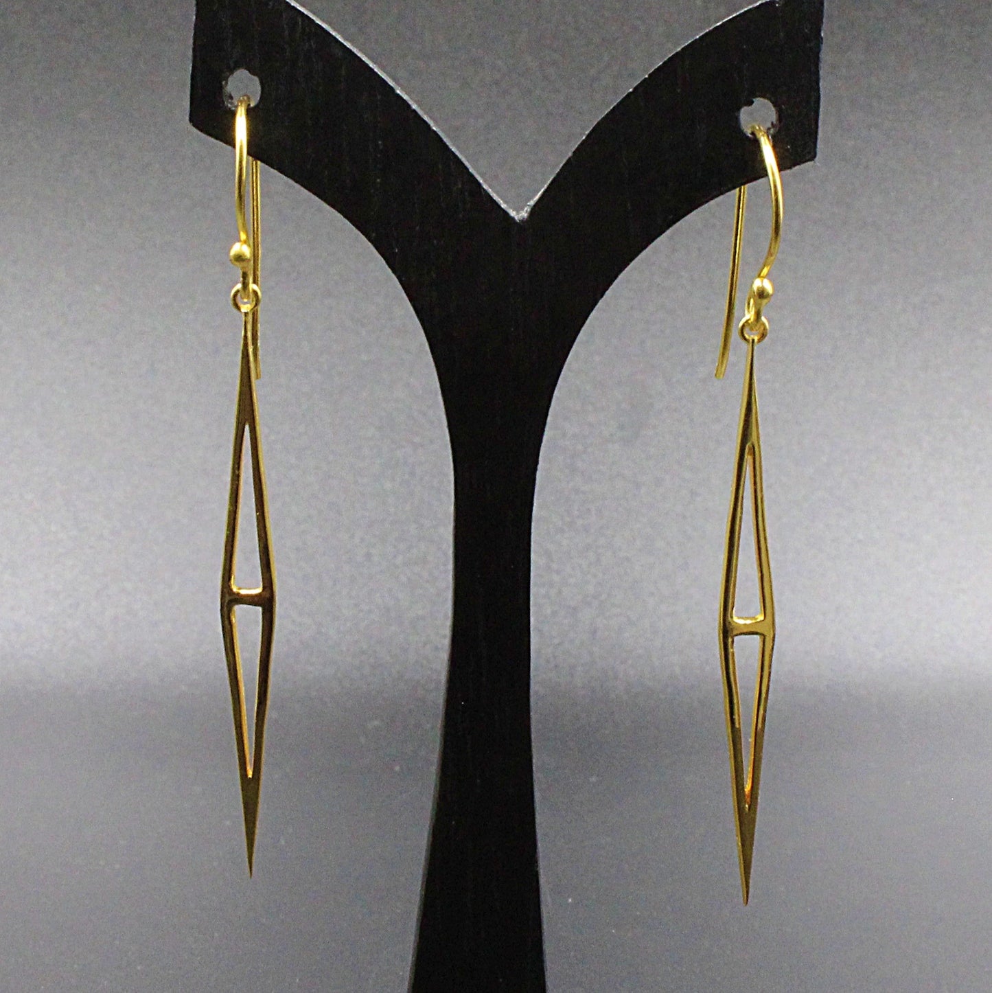 Pendientes NEEDLE bañados en oro-4