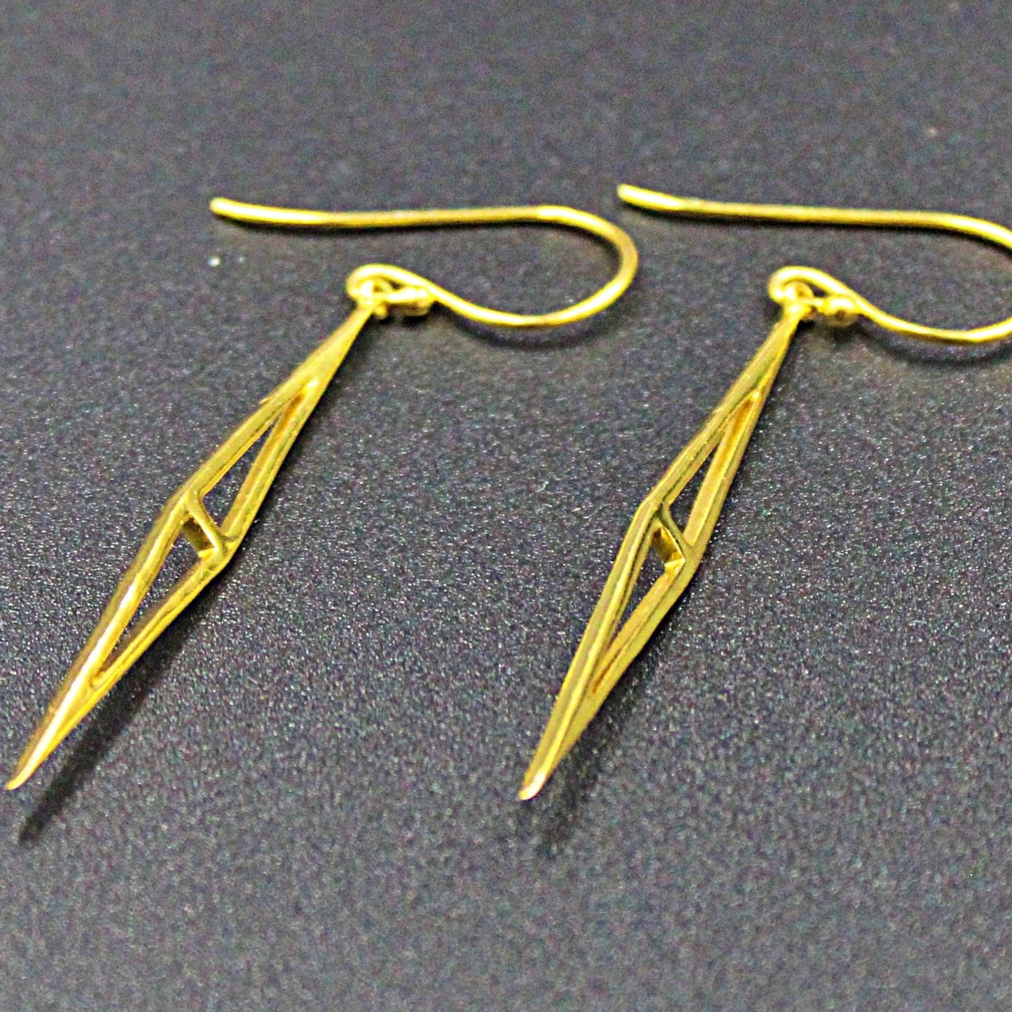 Pendientes NEEDLE bañados en oro-2