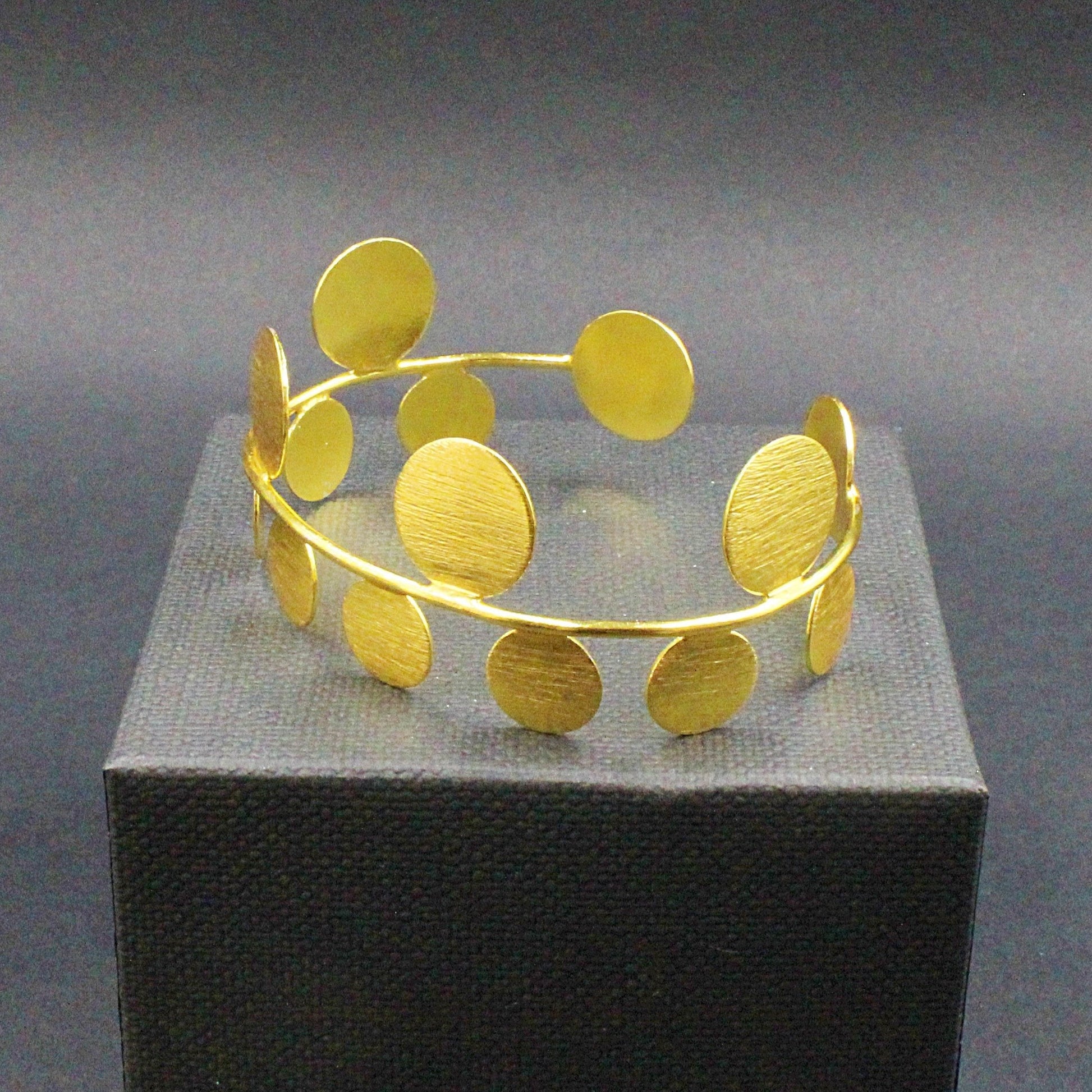 Brazalete DECO bañado en oro - Diseño con carácter-0