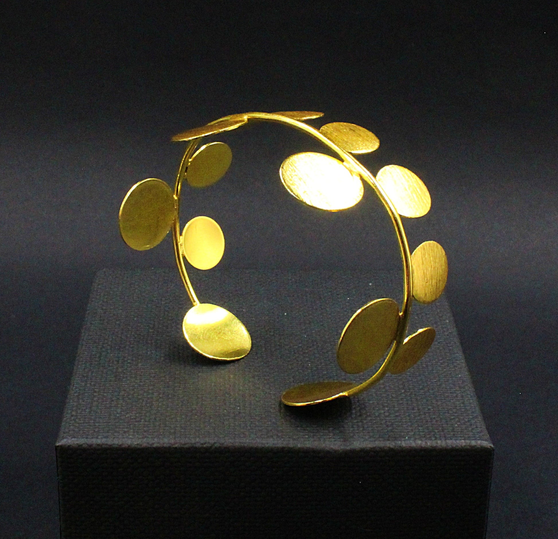 Brazalete DECO bañado en oro - Diseño con carácter-1