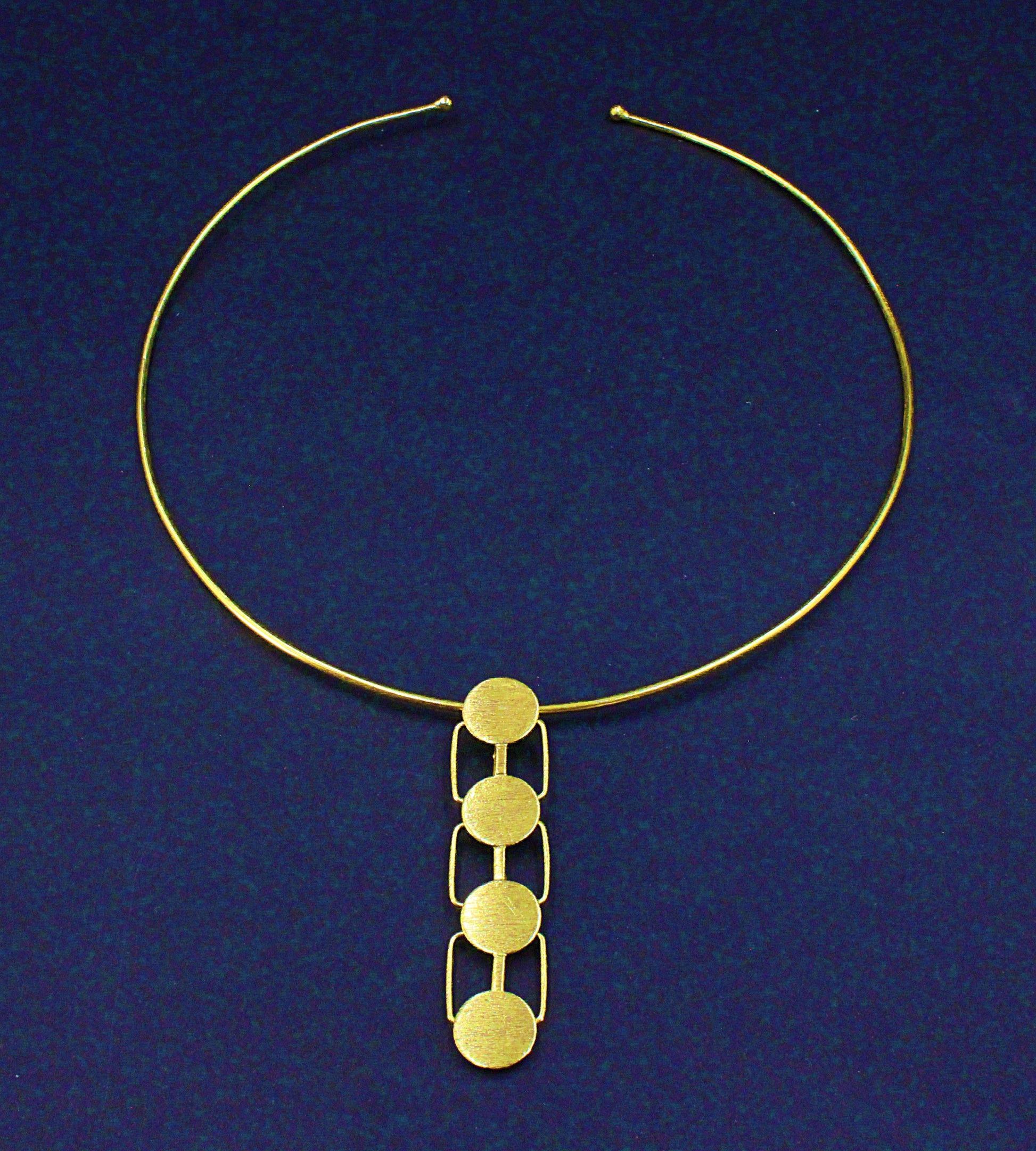 Gargantilla GANTE con colgante bañada en oro-3