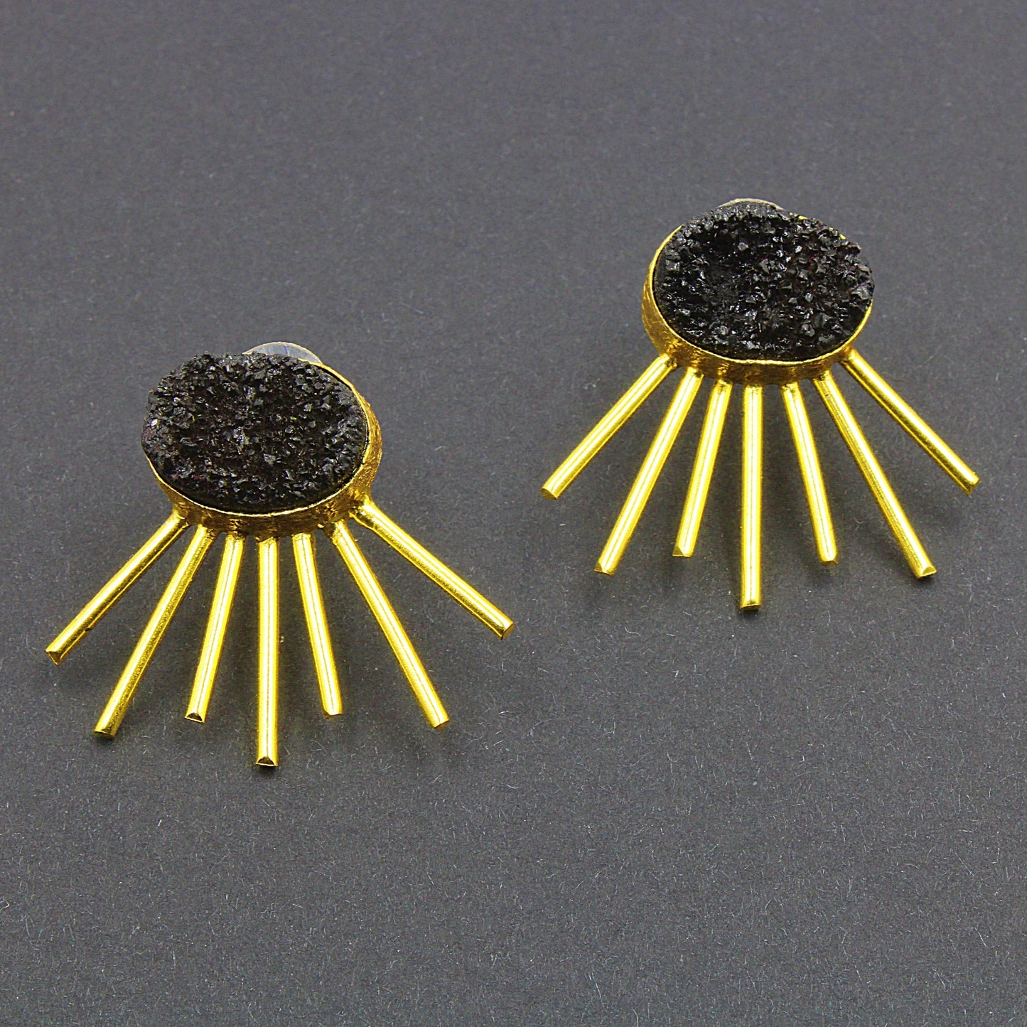 Pendientes SOL con cuarzo negro bañados en oro-1