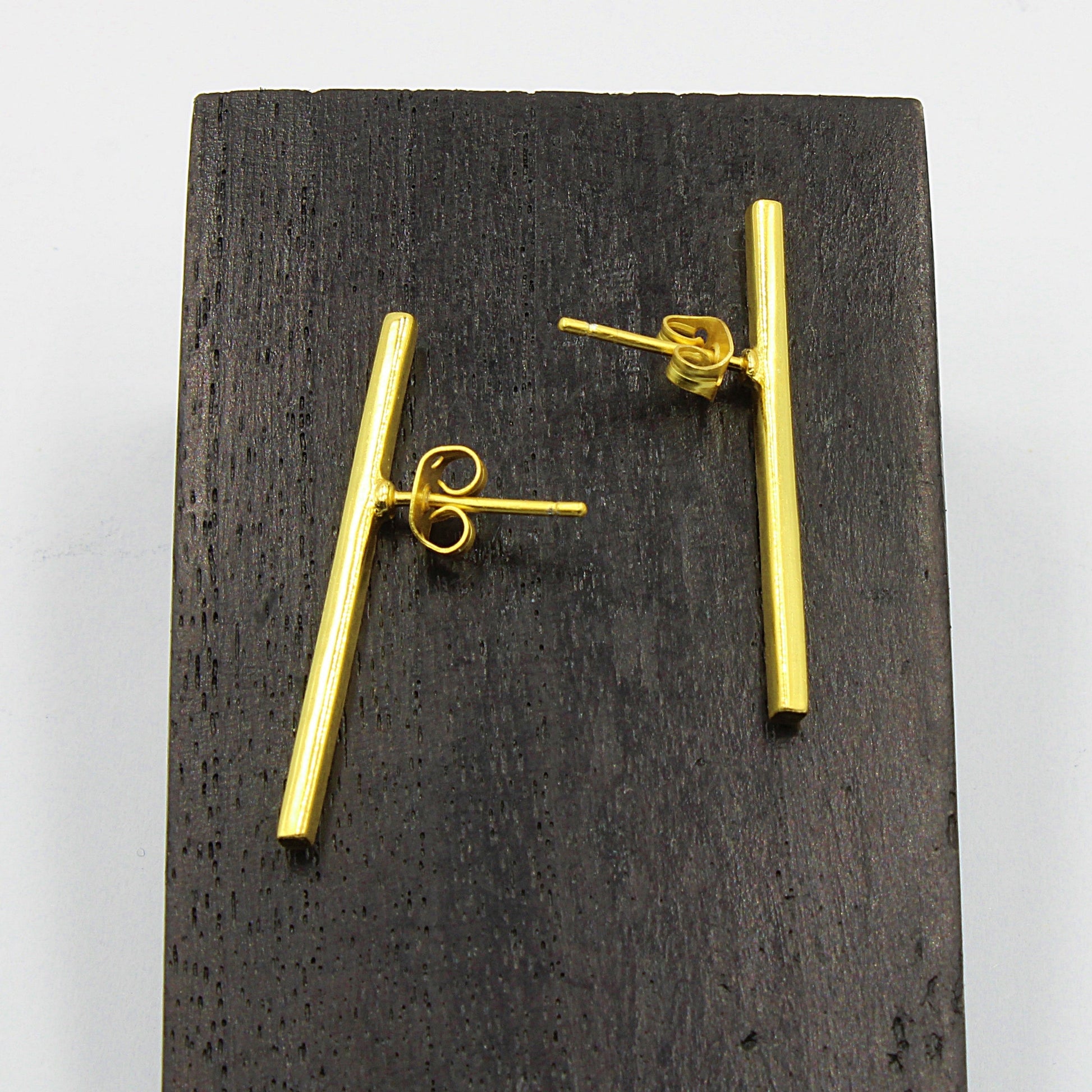 Pendientes minimalistas bañados en oro-0