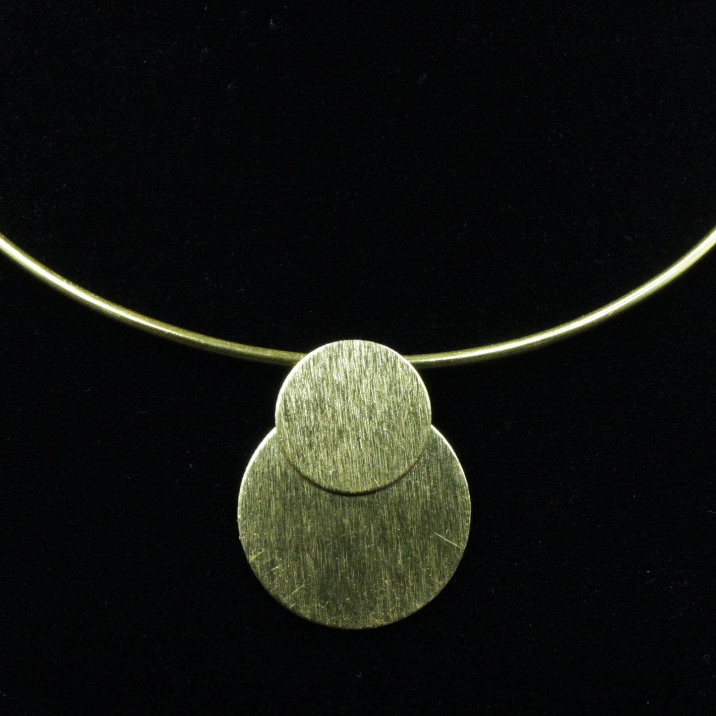 Gargantilla ECLIPSE con colgante bañada en oro - Diseño con carácter-2
