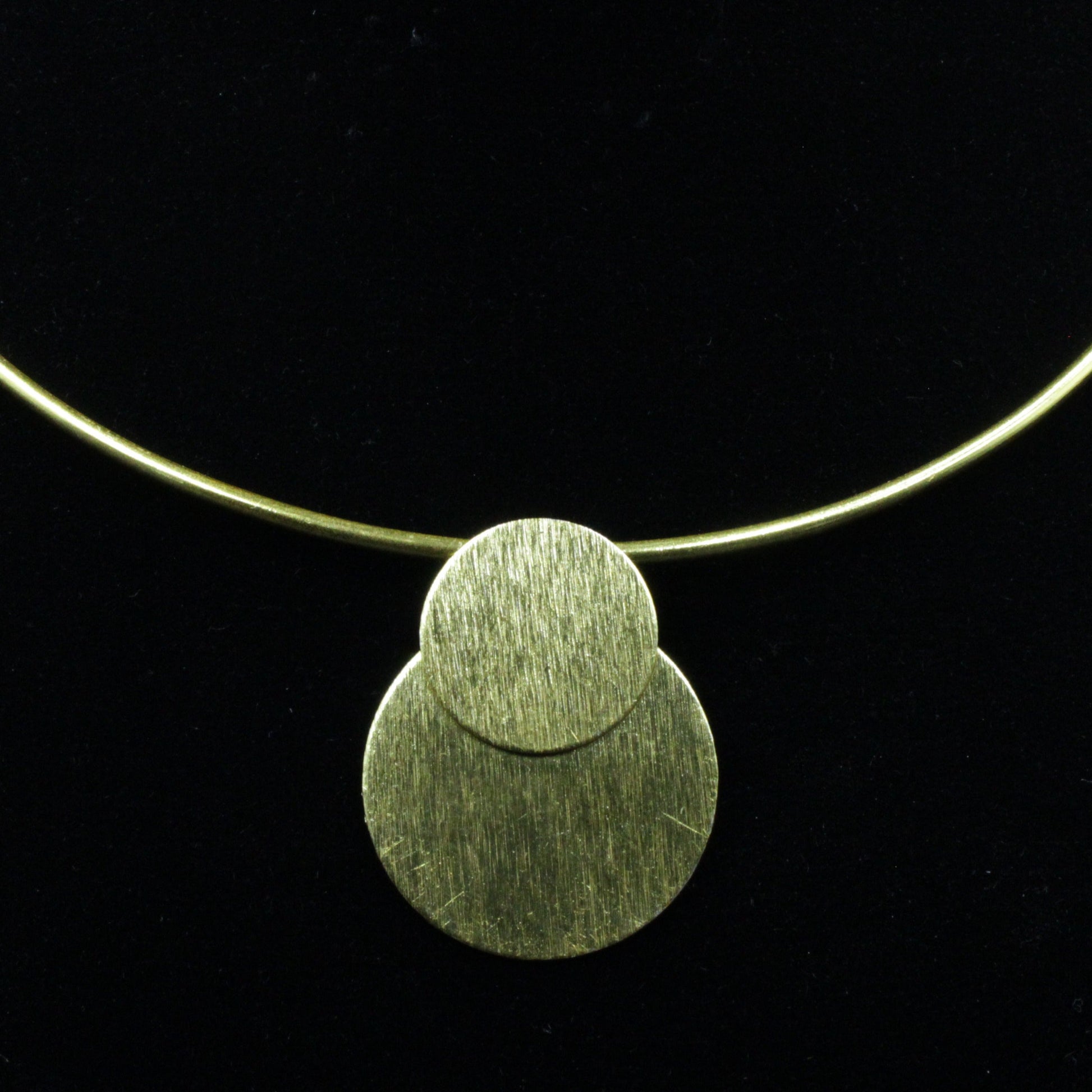 Gargantilla ECLIPSE con colgante bañada en oro - Diseño con carácter-2