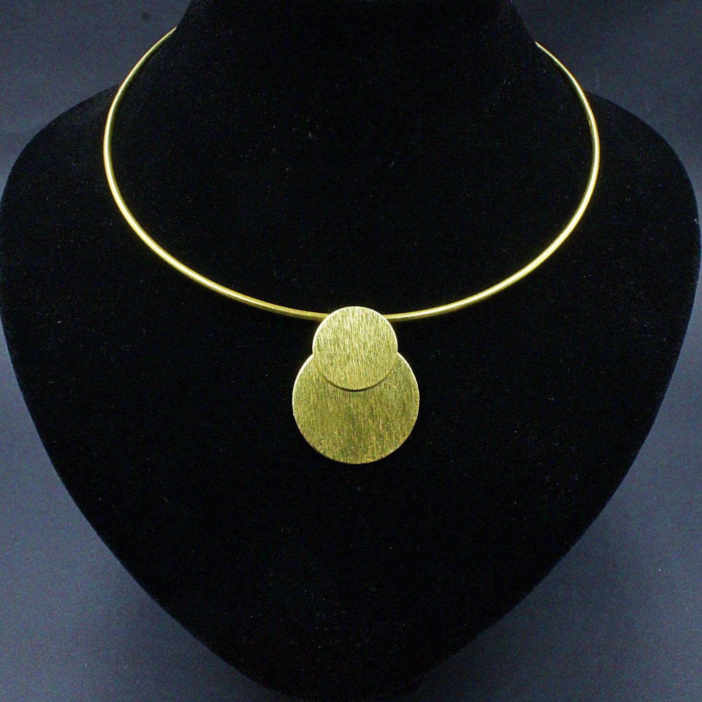 Gargantilla ECLIPSE con colgante bañada en oro - Diseño con carácter-1
