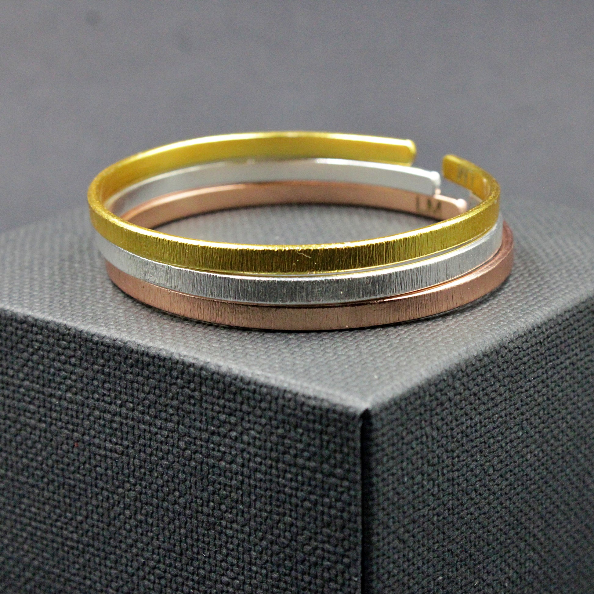Set Pulseras AMOR DINERO SALUD bañadas en oro y plata-2