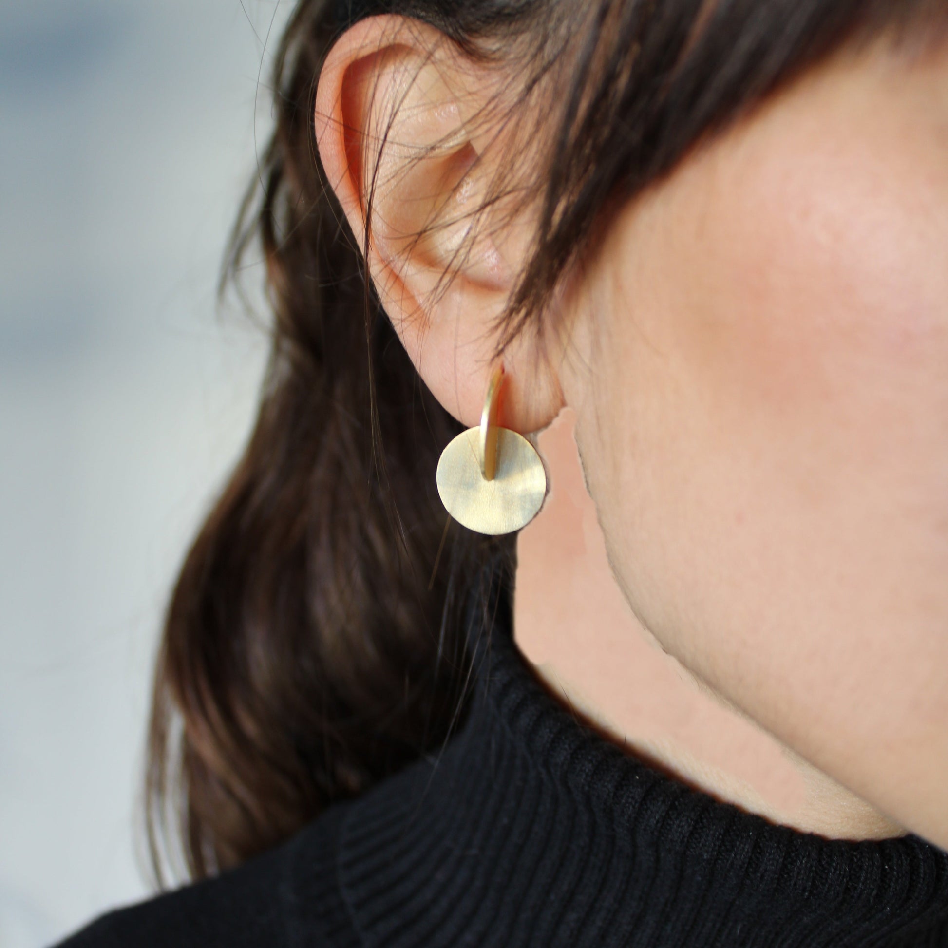 Pendientes GROPIUS bañados en oro-2