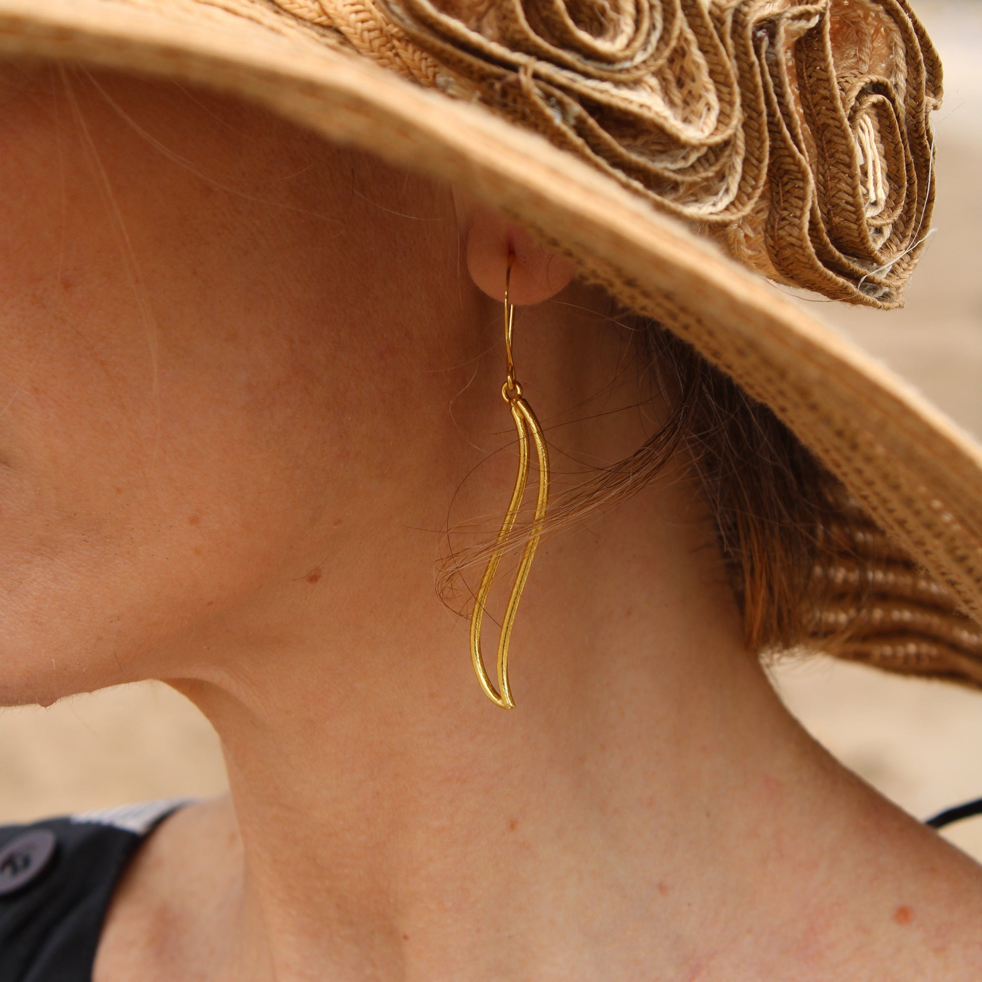 Pendientes CHIAMATE bañados en oro - Diseño con carácter-1