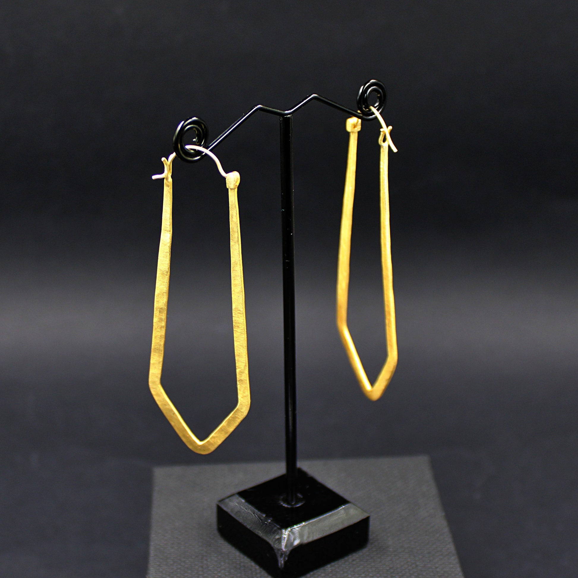 Pendientes CLOCHE de diseño bañados en oro - Diseño con carácter-2