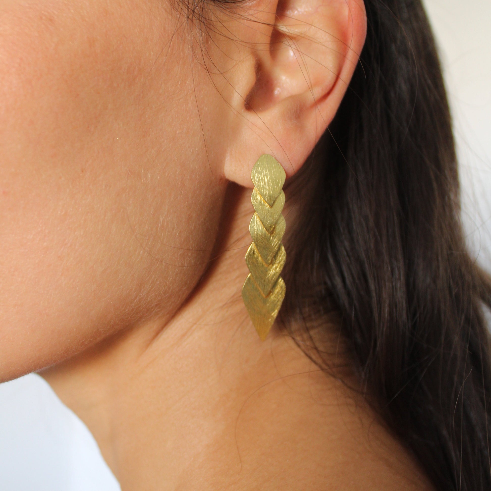 Pendientes SOLVAY bañados en oro - Diseño con carácter-2